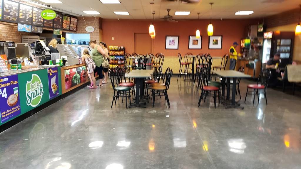 Subway | meal takeaway | 7701 E Frontage Rd, Overland Park, KS 66204, USA | 9133838890 OR +1 913-383-8890