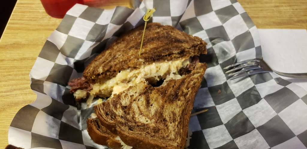 Jerrys Restaurant & Lounge | restaurant | 242 Barrett St, Grafton, WV 26354, USA | 3042652837 OR +1 304-265-2837