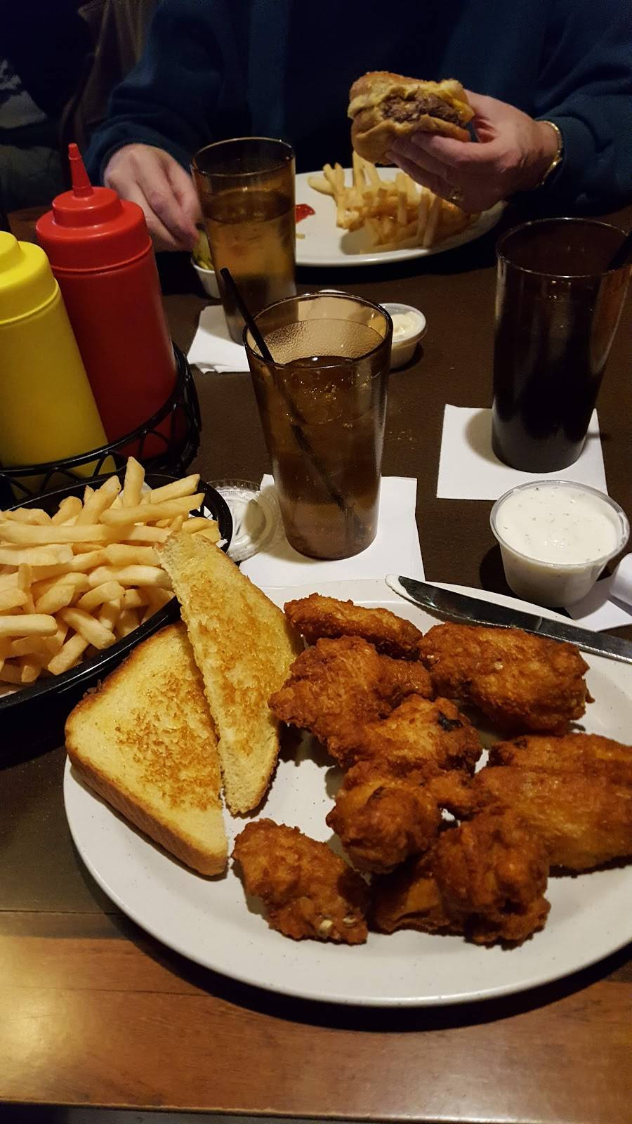 Sandys by the Beech | restaurant | 25853 Five Mile Road, Redford Charter Twp, MI 48239, USA | 3135340333 OR +1 313-534-0333