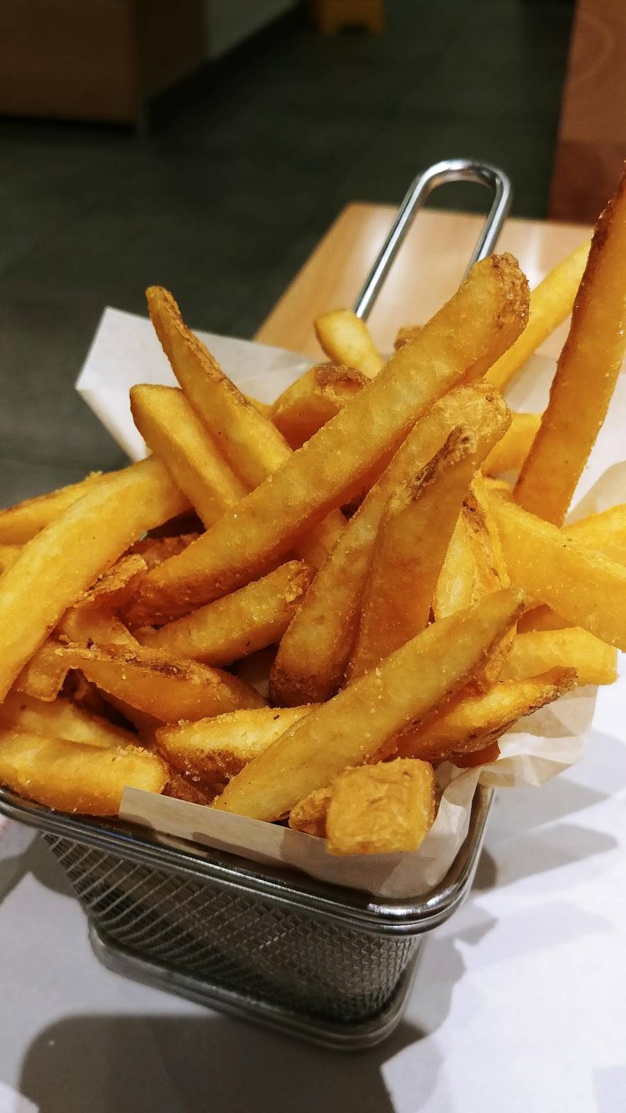 A&W Canada | restaurant | 180 Holiday Inn Dr, Cambridge, ON N3C 1Z4, Canada | 5192201800 OR +1 519-220-1800