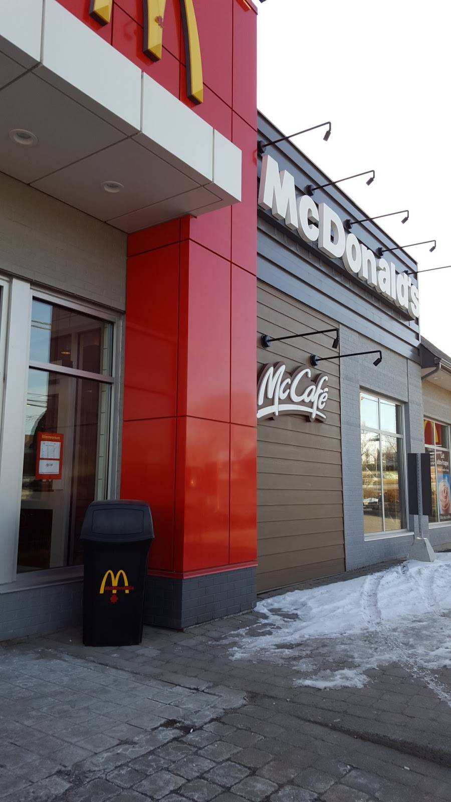 McDonalds | cafe | 3855 Rue Laval, Lac-Mégantic, QC G6B 1A7, Canada | 8195834477 OR +1 819-583-4477