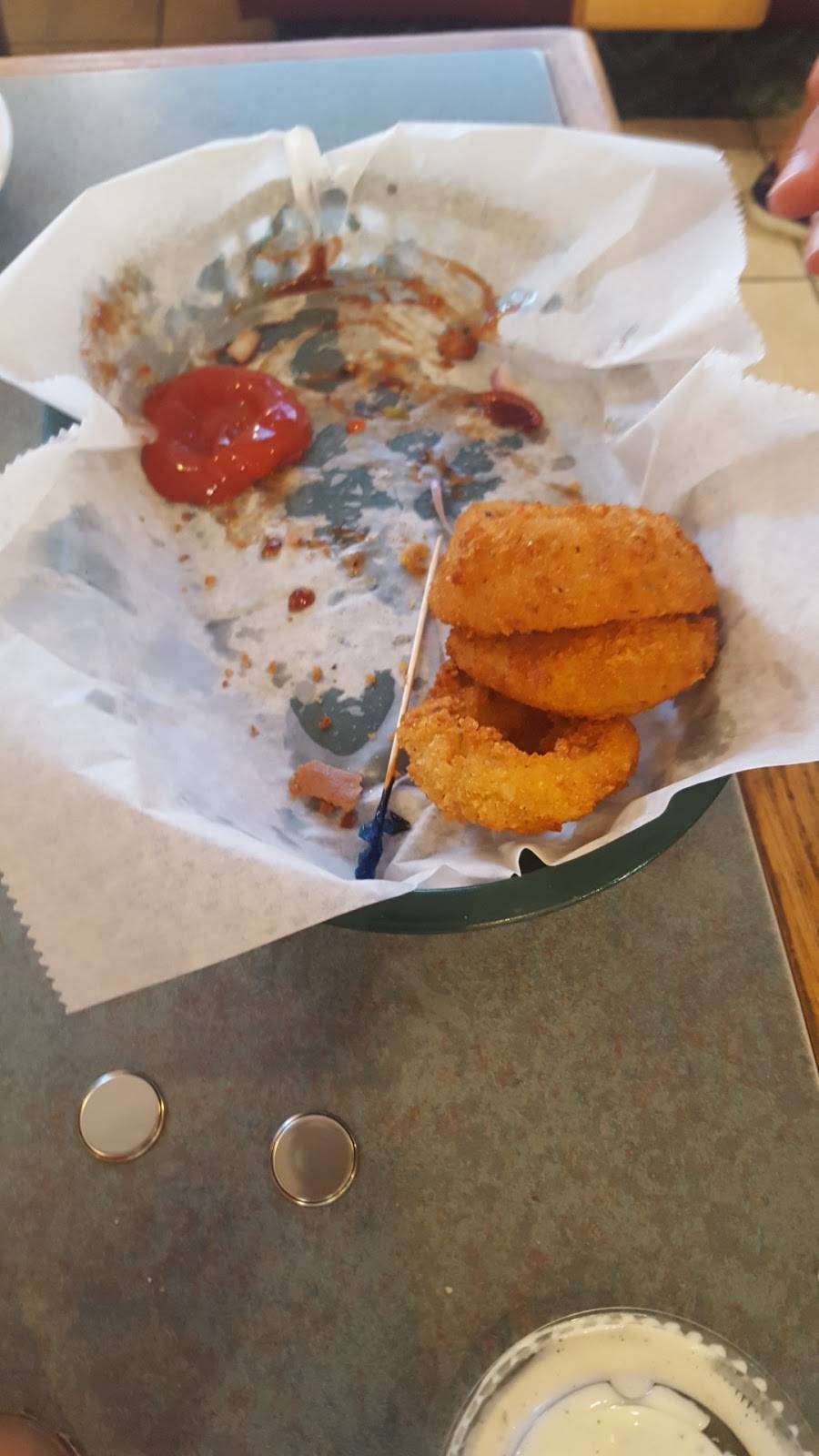 Raiders Coney & Bistro | restaurant | 208 N Main St, Almont, MI 48003, USA | 8107982272 OR +1 810-798-2272