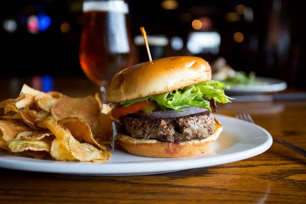 Llywelyns Pub | restaurant | 3300 Mid Rivers Mall Dr, St Peters, MO 63376, USA | 6363870771 OR +1 636-387-0771