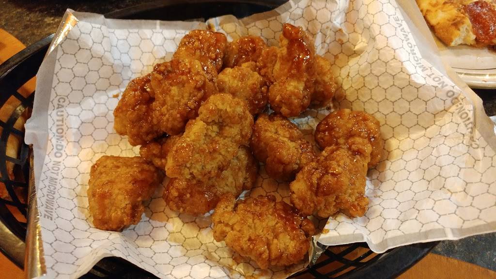 Pizza Hut | meal takeaway | 825 Phillips Blvd, Sauk City, WI 53583, USA | 6086434343 OR +1 608-643-4343