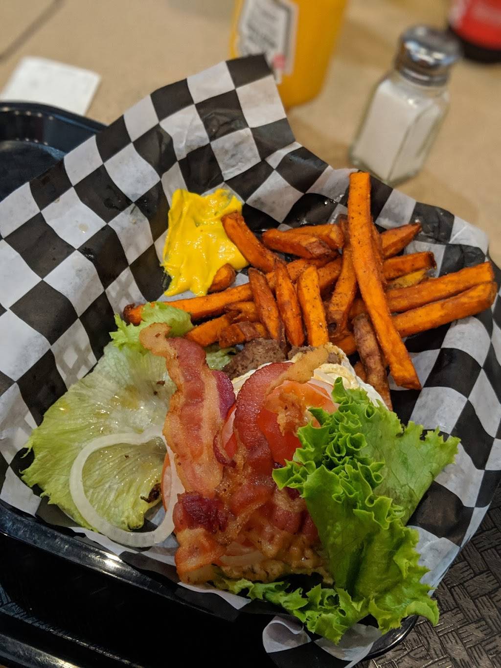 Burger State | restaurant | 8920 Wornall Rd, Kansas City, MO 64114, USA | 8162148551 OR +1 816-214-8551