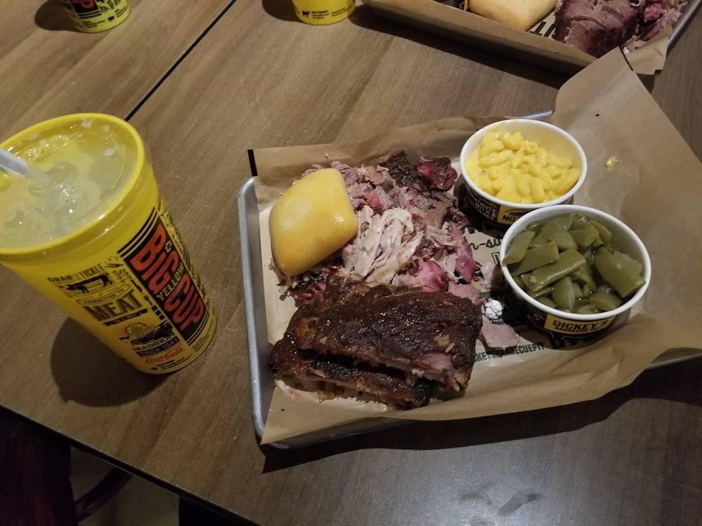 Dickeys Barbecue Pit | restaurant | 871 Gray Ave, Yuba City, CA 95991, USA | 5304910101 OR +1 530-491-0101