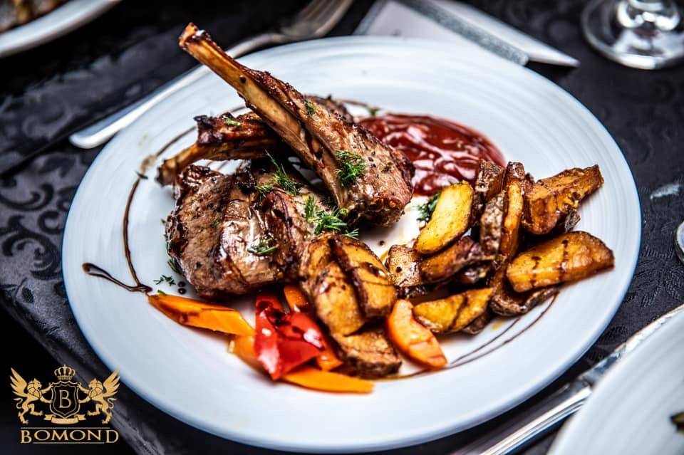 Bomond Restaurant | restaurant | 1200 Hwy 7 unit 5, Thornhill, ON L4J 0E1, Canada | 9055972900 OR +1 905-597-2900