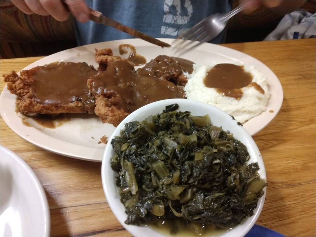 Sue’s Touch of Country Kitchen | restaurant | 2605 Rockford Ln, Louisville, KY 40216, USA | 5024505059 OR +1 502-450-5059