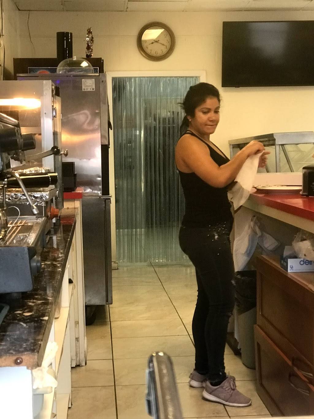 Bahia de Jagua | restaurant | 1091A E 47th St, Hialeah, FL 33013, USA | 3054180396 OR +1 305-418-0396