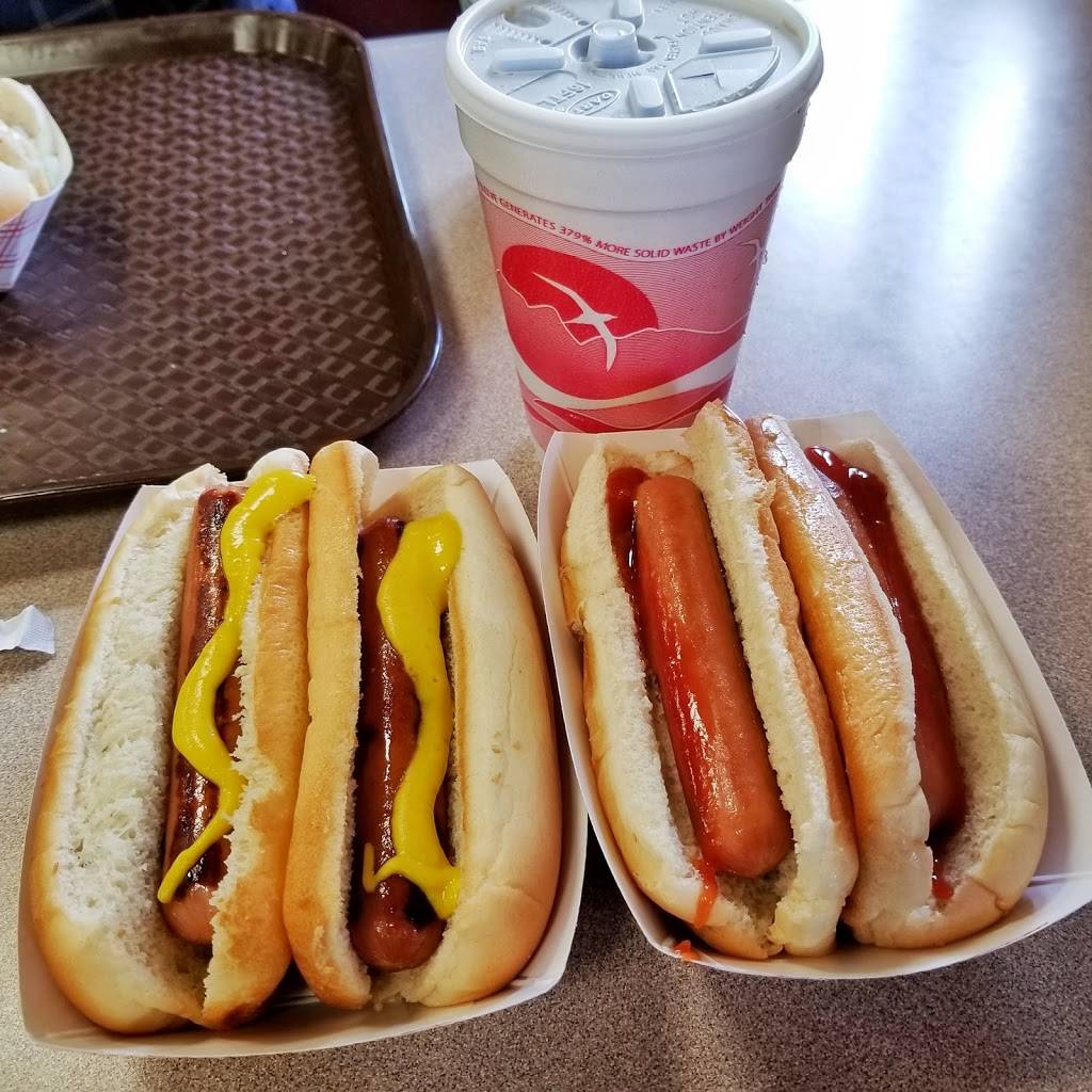 Hot Dog Shoppe | restaurant | 320 Market St, East Liverpool, OH 43920, USA | 3303866688 OR +1 330-386-6688