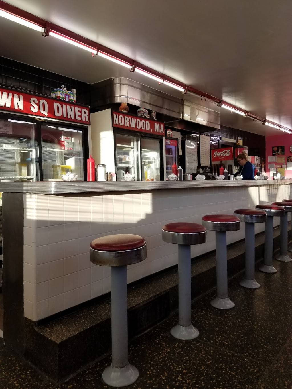 Norwood Town Square Diner | restaurant | 164 Nahatan St, Norwood, MA 02062, USA | 7817627085 OR +1 781-762-7085