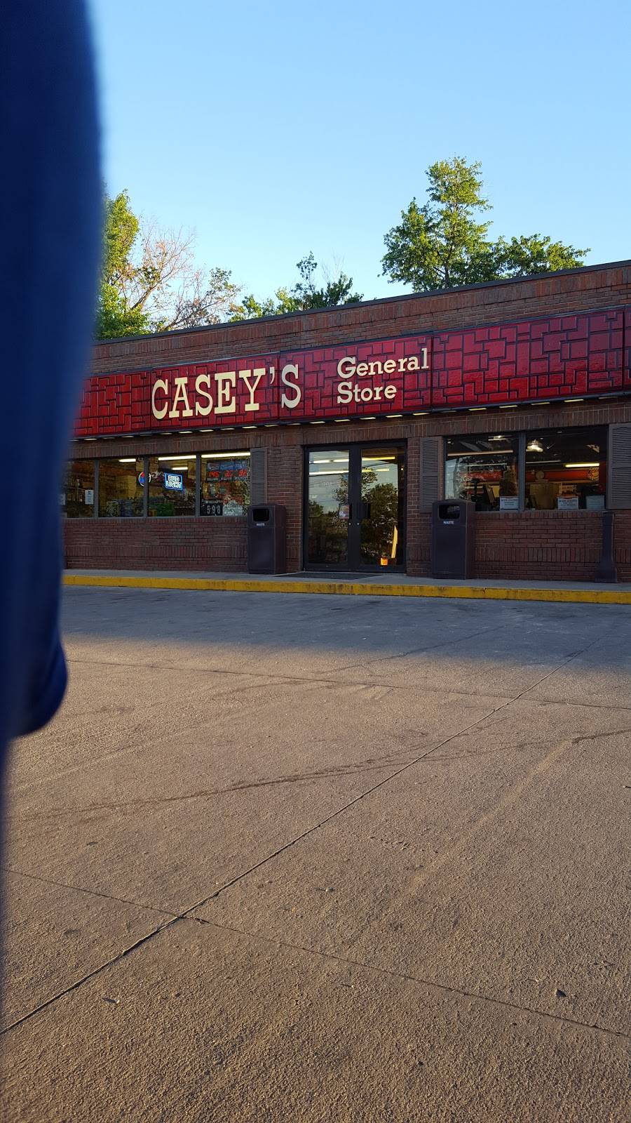 Caseys |  | 410 W E Cumberland Rd, St Elmo, IL 62458, USA | 6188293060 OR +1 618-829-3060