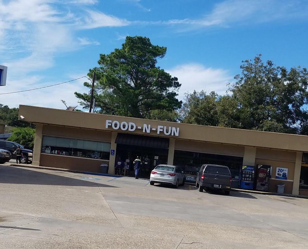 Food-N-Fun | restaurant | 156 W Mills Ave, Breaux Bridge, LA 70517, USA | 3373322420 OR +1 337-332-2420