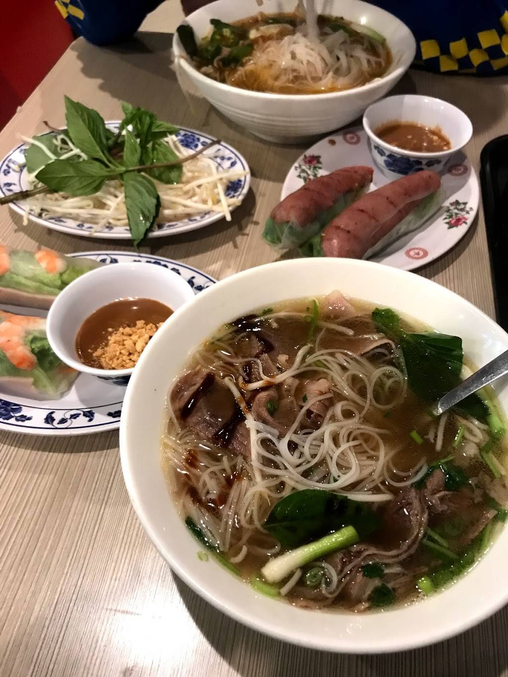 Pho 801 | restaurant | 801 S 3rd St, Renton, WA 98057, USA | 4252049991 OR +1 425-204-9991