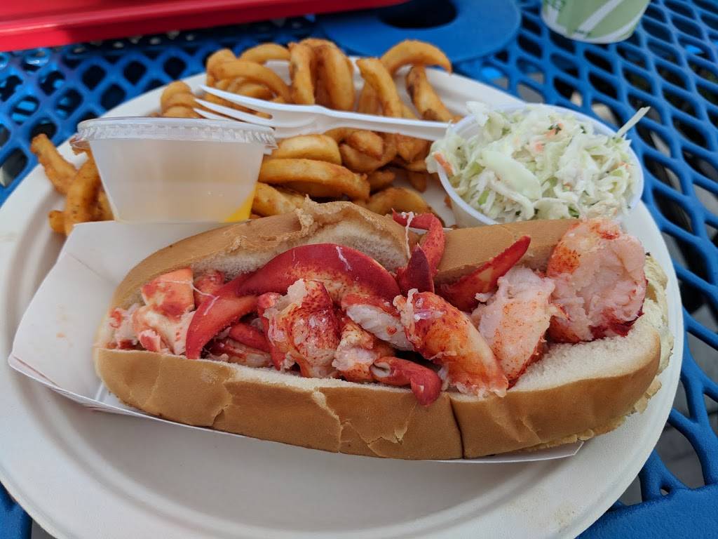 Skippers Restaurant | restaurant | 167 Main St, Niantic, CT 06357, USA | 8607393230 OR +1 860-739-3230