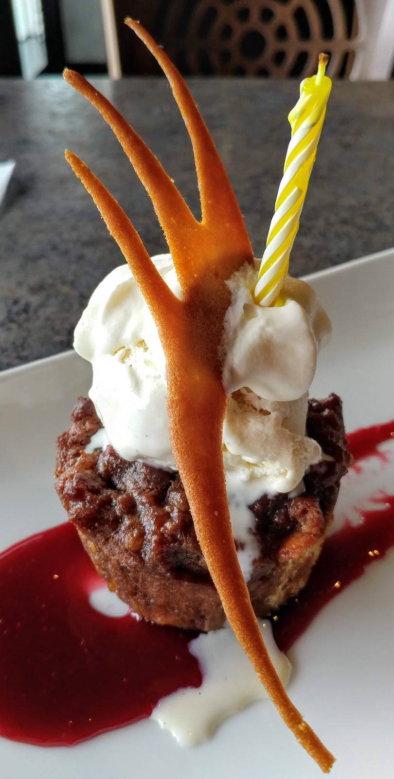 Gentelins On Broadway | restaurant | 122 E Broadway, Alton, IL 62002, USA | 6184656080 OR +1 618-465-6080