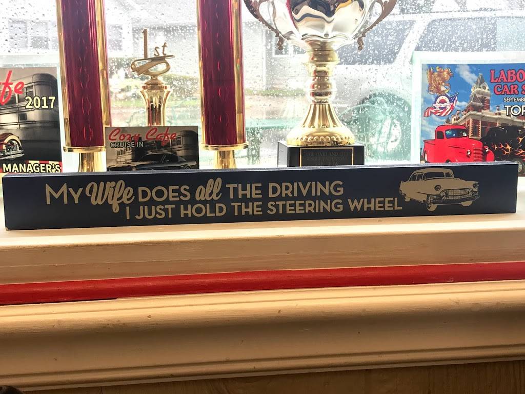 Moms Diner | restaurant | 331 S Main St, Oakland City, IN 47660, USA | 8127493114 OR +1 812-749-3114