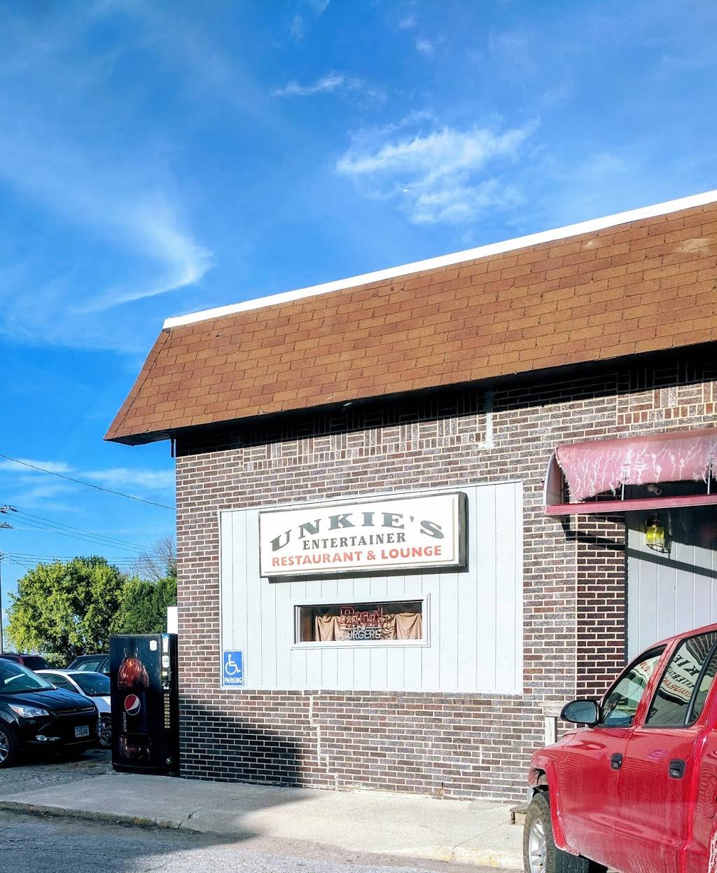 Unkies Entertainer | restaurant | 222 N Ann St, Thor, IA 50591, USA | 5153783309 OR +1 515-378-3309