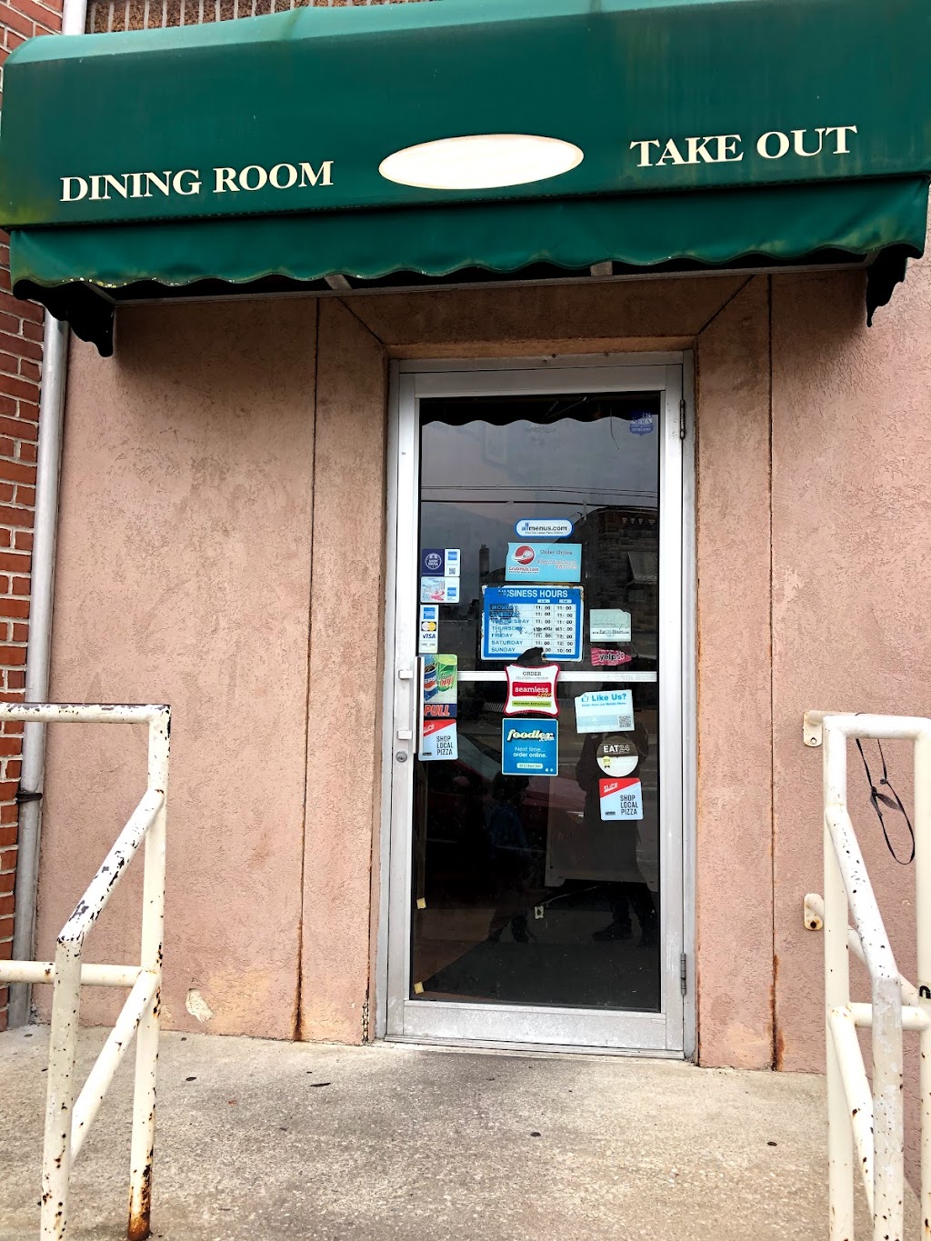 Stadium Pizza & Grill | meal delivery | 2400 S 10th St, Philadelphia, PA 19148, USA | 2157555411 OR +1 215-755-5411