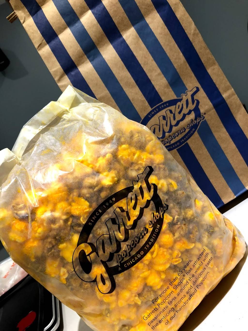 Garrett Popcorn Shops | meal takeaway | OHare International Airport (ORD), Terminal 1 Concourse B, 5600 Mannheim Rd, Chicago, IL 60666, USA | 8884767267 OR +1 888-476-7267