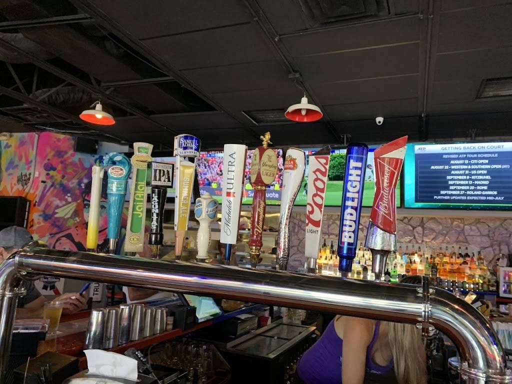 Graffiti Junktion Curry Ford | restaurant | 4544 Curry Ford Rd, Orlando, FL 32812, USA | 4072772883 OR +1 407-277-2883