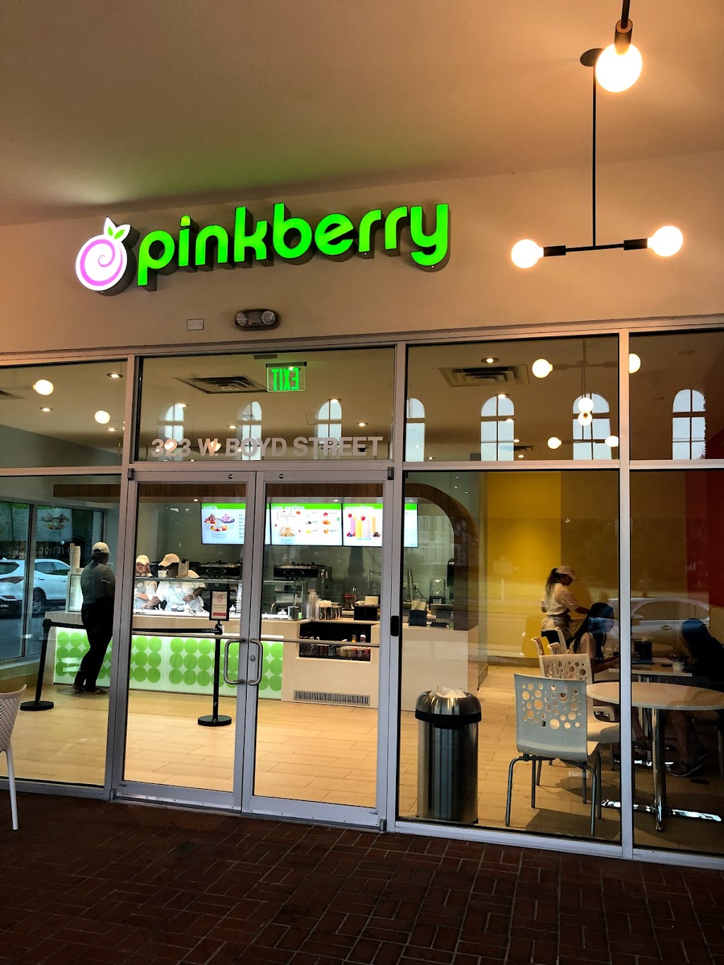 Pinkberry | restaurant | 323 W Boyd St, Norman, OK 73069, USA | 4058579213 OR +1 405-857-9213