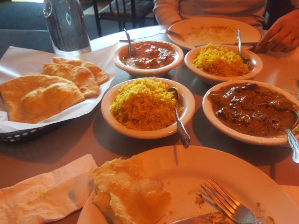 Paprika | restaurant | 2547 W Lawrence Ave, Chicago, IL 60625, USA | 7733384906 OR +1 773-338-4906