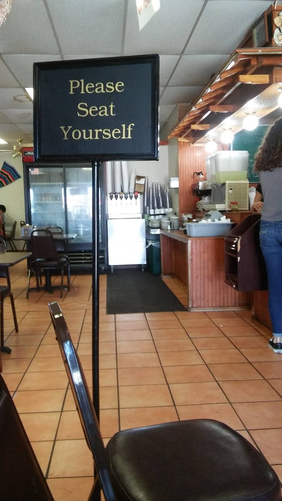 Los Compadres Mexican Seafood | restaurant | 7546 Marbach Rd, San Antonio, TX 78227, USA | 2106749881 OR +1 210-674-9881