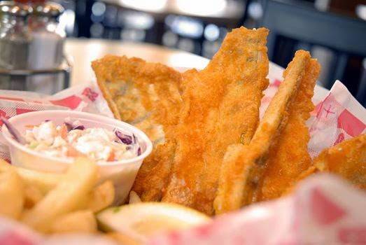 Dinghys Restaurant & Bar | restaurant | 415 Main St, Frankfort, MI 49635, USA | 2313524702 OR +1 231-352-4702