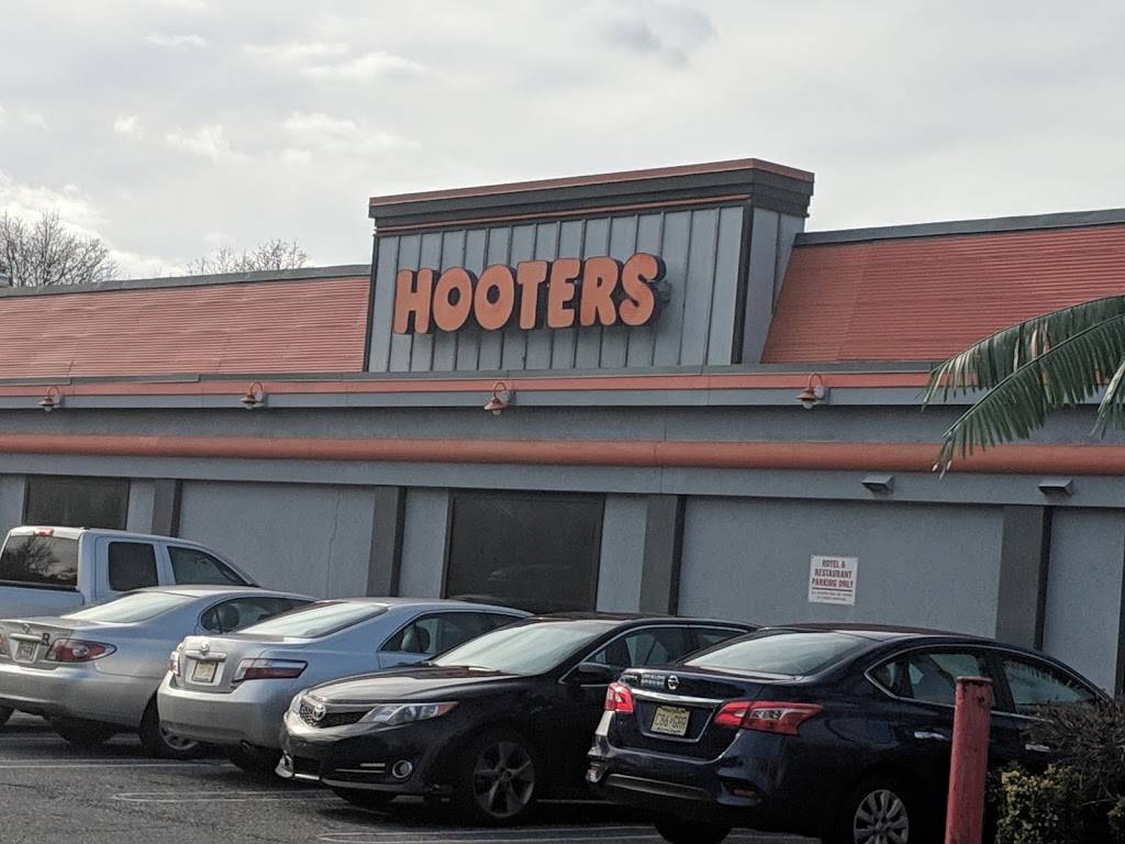 Hooters of Brunswick | restaurant | 195 NJ-18, East Brunswick, NJ 08816, USA | 7325659464 OR +1 732-565-9464