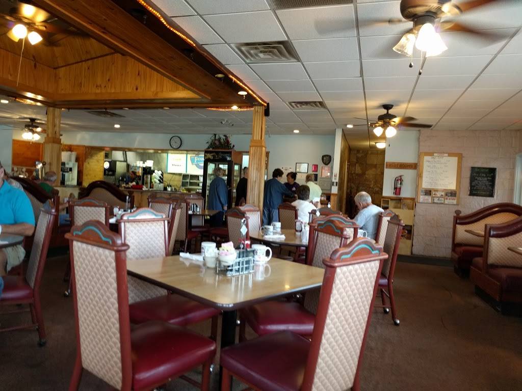 Crawfordsville Forum Family | restaurant | 1410 Darlington Ave, Crawfordsville, IN 47933, USA | 7653618751 OR +1 765-361-8751
