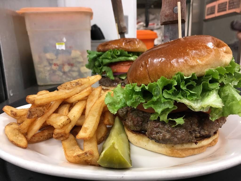 Rusty Bull | restaurant | 13685 John Glenn Rd, Apple Valley, CA 92308, USA | 7609617979 OR +1 760-961-7979