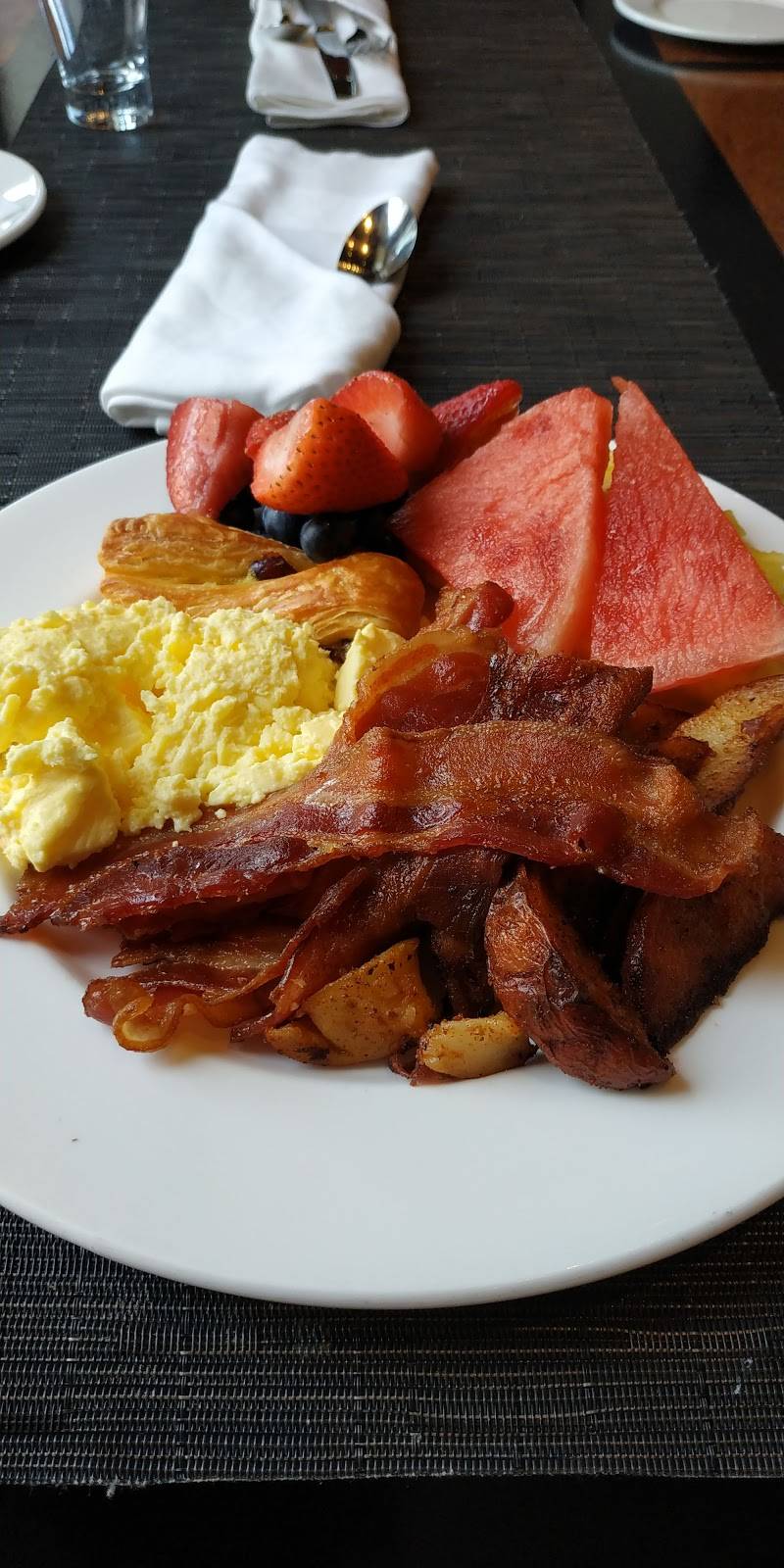 Vivo Seasonal Trattoria | restaurant | 200 Columbus Blvd, Hartford, CT 06103, USA | 8607602333 OR +1 860-760-2333