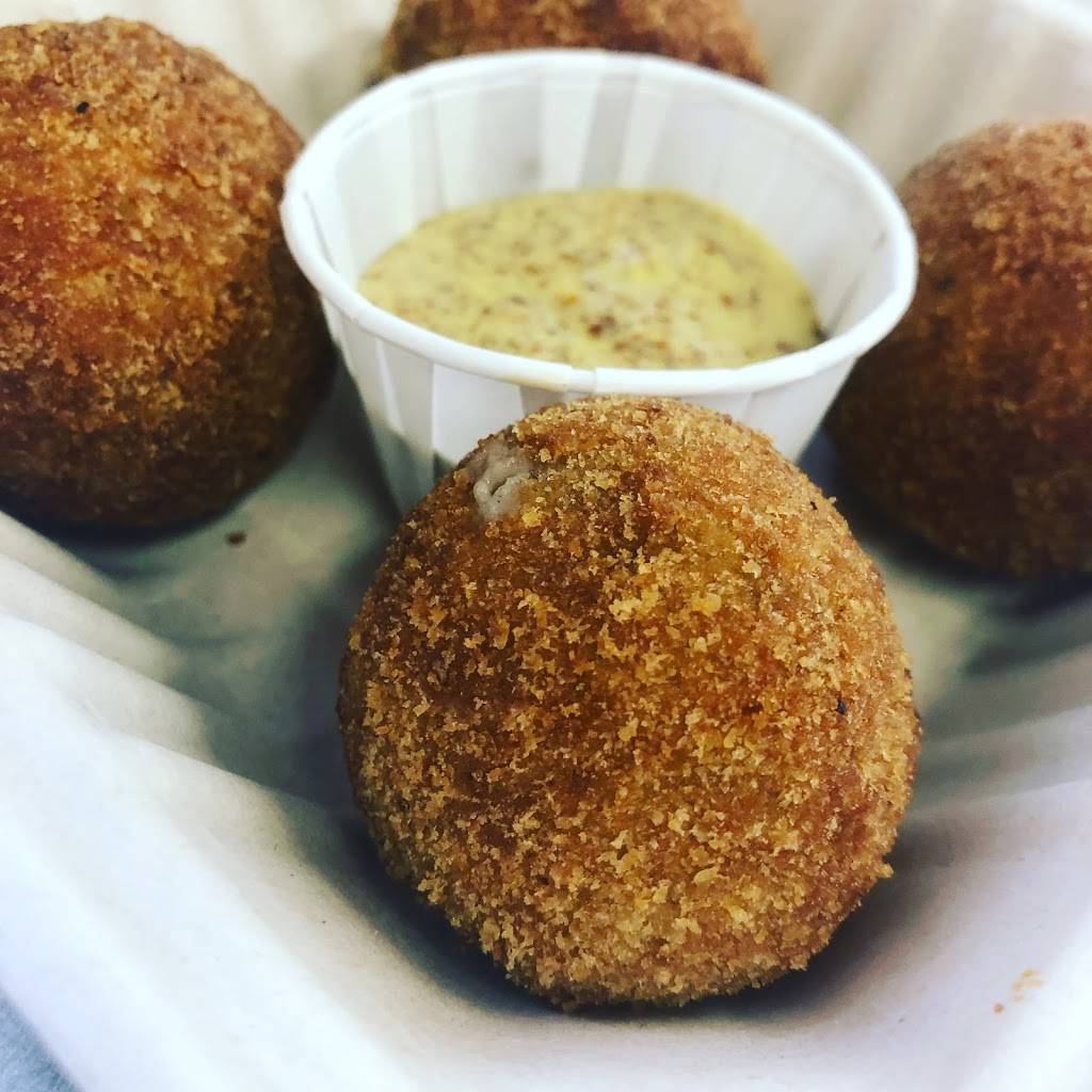 Batoota’s Food Truck | restaurant | 381 Taunton Rd E, Oshawa, ON L1H 7K5, Canada | 9052441404 OR +1 905-244-1404