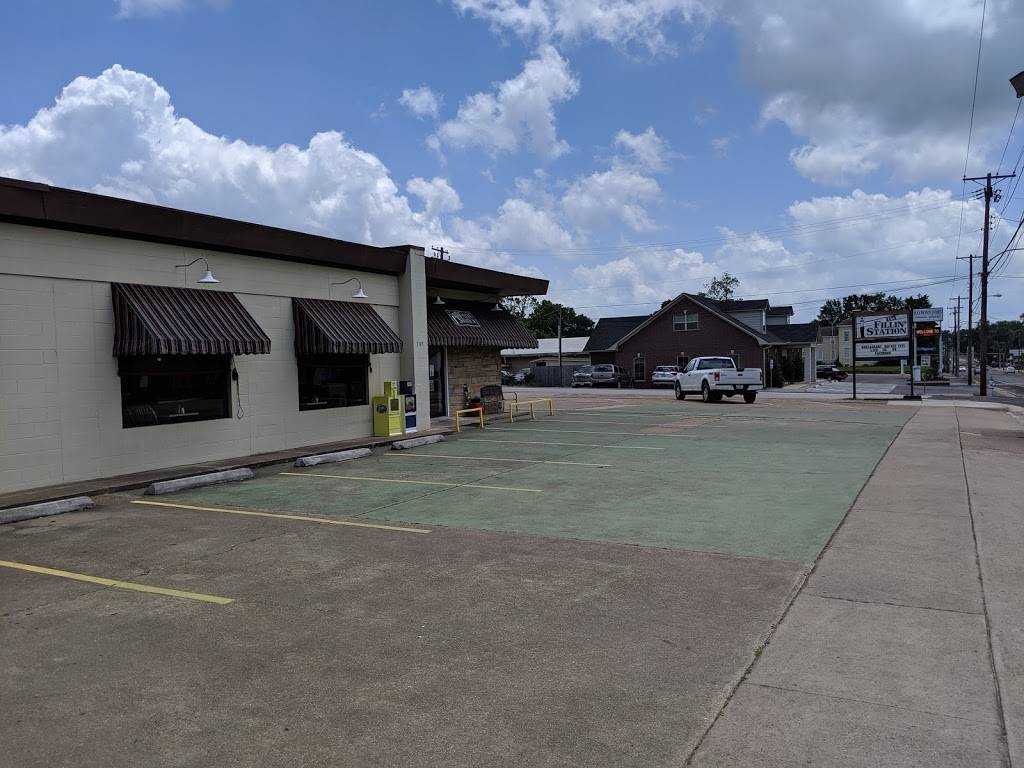 Filling Station | restaurant | 303 S Main St, Henderson, TX 75654, USA | 9036577771 OR +1 903-657-7771