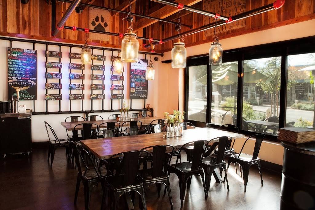 Newhall Refinery | restaurant | 24258 Main St, Santa Clarita, CA 91321, USA | 6613884477 OR +1 661-388-4477