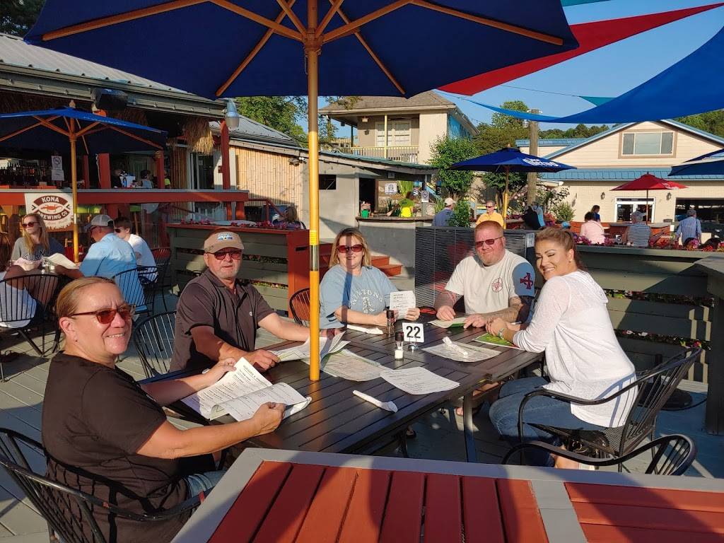 The Tiki Hut Lakeside Grill | restaurant | 156 Keowee Marina Dr, Seneca, SC 29672, USA | 8648820800 OR +1 864-882-0800