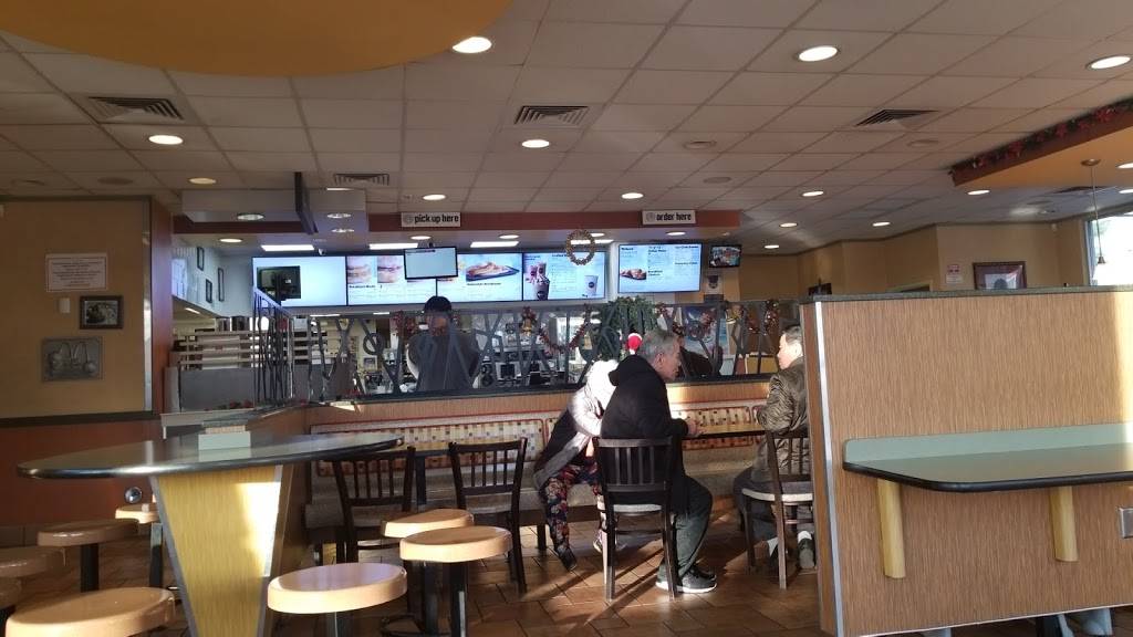 McDonalds | cafe | 7161 Sepulveda Blvd, Van Nuys, CA 91406, USA | 8189940601 OR +1 818-994-0601