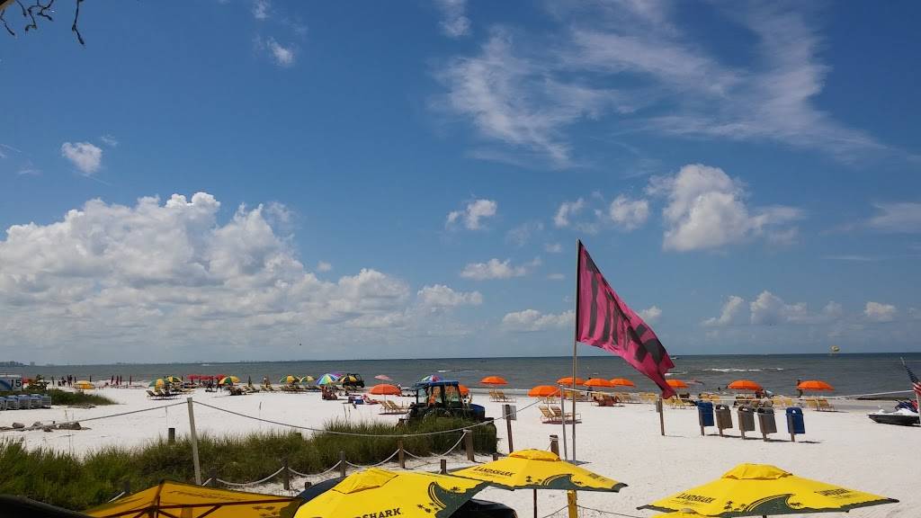 Hurricane Tinas | restaurant | 61 Avenue C, Fort Myers Beach, FL 33931, USA | 2397659647 OR +1 239-765-9647