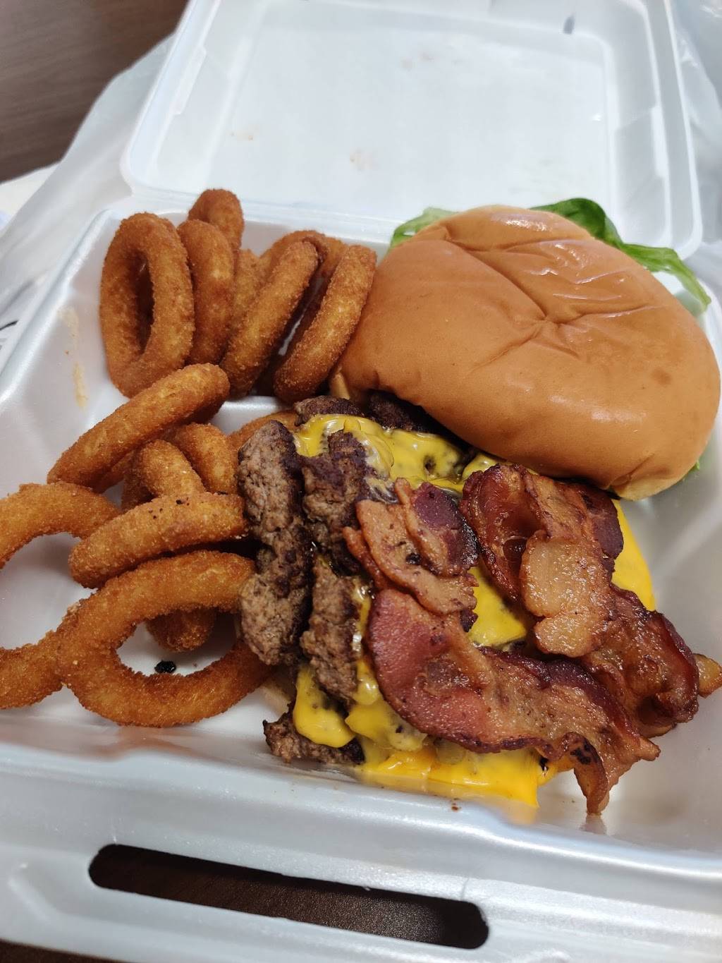 Kings Table Soul Food | restaurant | 5932 Prospect Ave #3626, Kansas City, MO 64130, USA | 8164440779 OR +1 816-444-0779