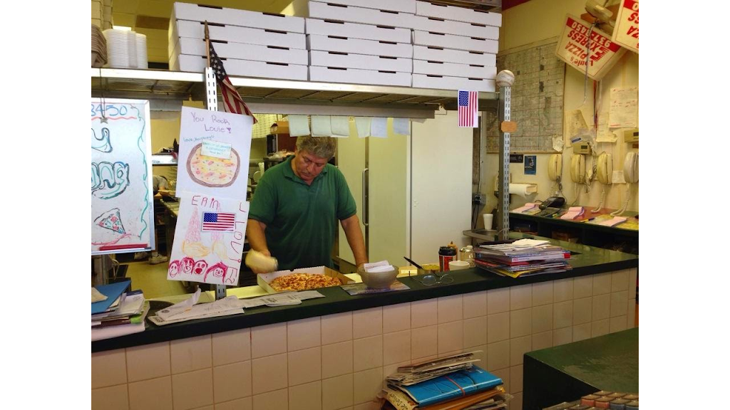 Louies Pizza Express | meal delivery | 25750 Joy Rd, Redford Charter Twp, MI 48239, USA | 3139378450 OR +1 313-937-8450