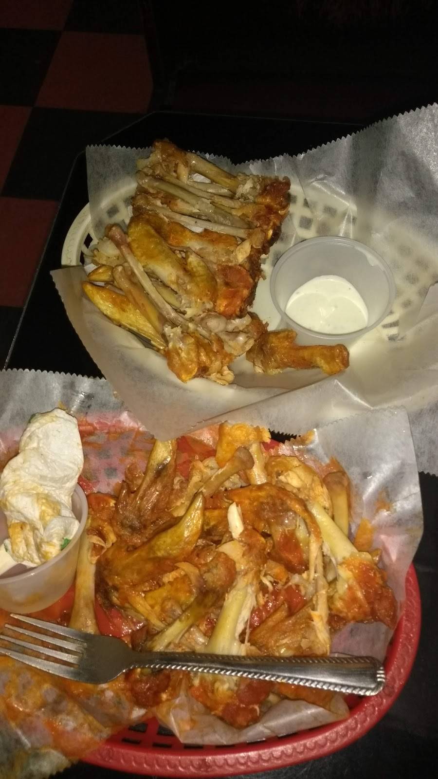 State Line Tavern | restaurant | 51962 E Taggart St, East Palestine, OH 44413, USA | 3304266878 OR +1 330-426-6878