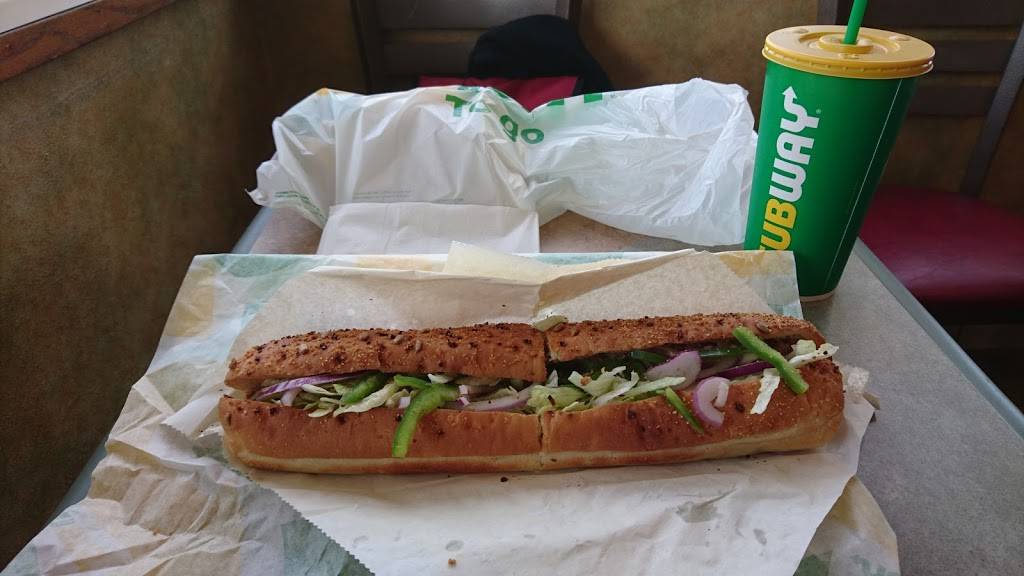 Subway Restaurants | restaurant | 201 Broadway, Amityville, NY 11701, USA | 6312643537 OR +1 631-264-3537