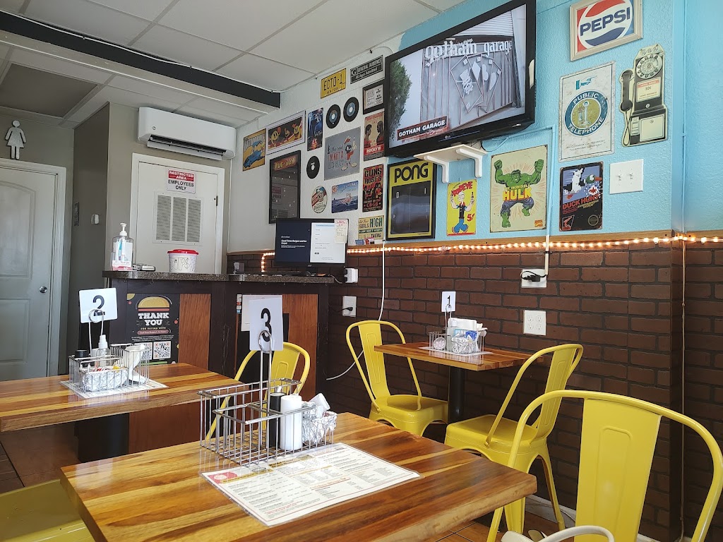 Good Times Burgers & Ice Cream | restaurant | 208 E Main St, Dundee, FL 33838, USA | 8634387654 OR +1 863-438-7654