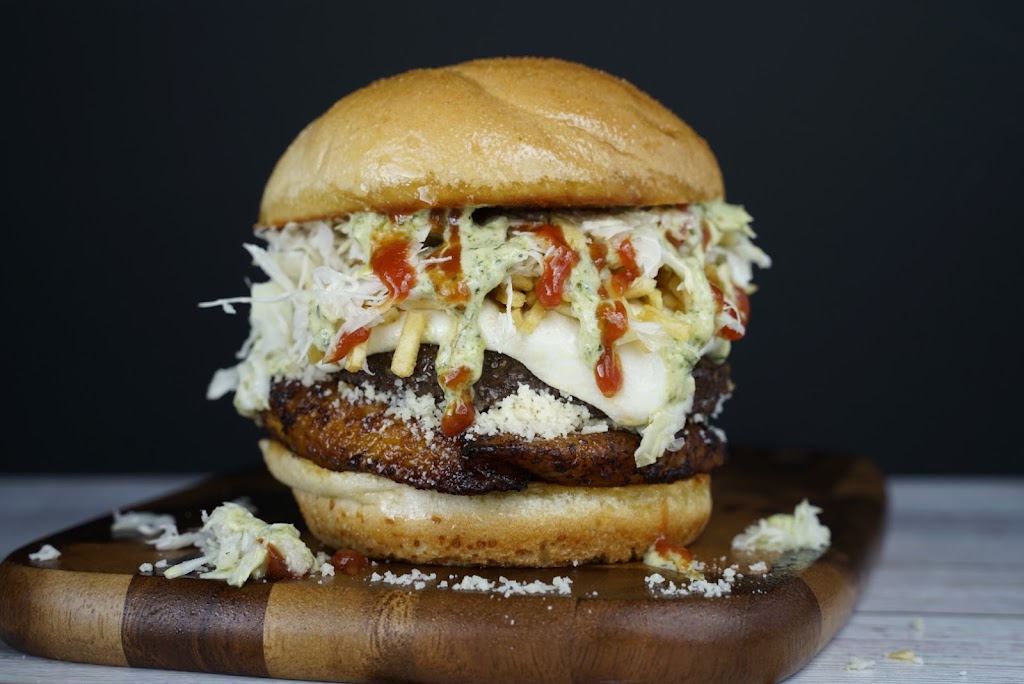 Pipo Burgers | restaurant | 10808 NW 58th St, Doral, FL 33178, USA | 7867039584 OR +1 786-703-9584