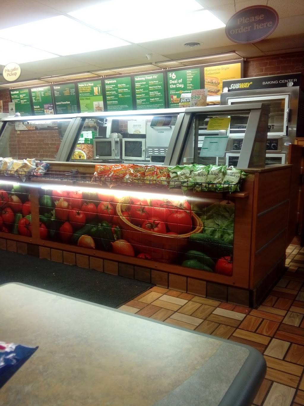 Subway | restaurant | 122 N Charter St, Monticello, IL 61856, USA | 2177629039 OR +1 217-762-9039