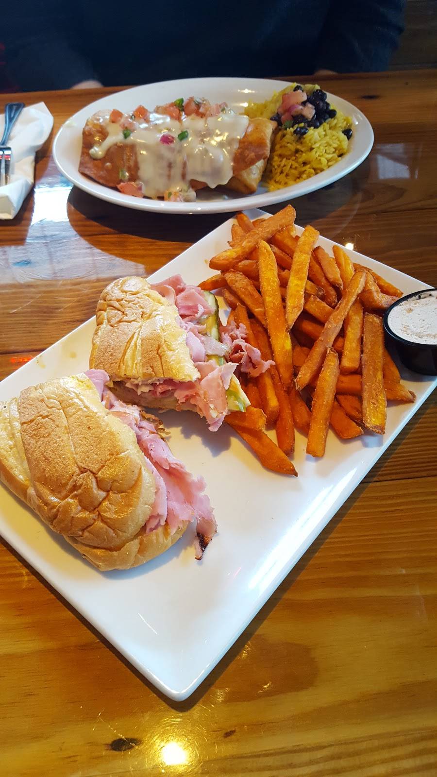 Millers Ale House - Sterling | restaurant | 46280 Potomac Run Plaza, Sterling, VA 20164, USA | 7035209020 OR +1 703-520-9020