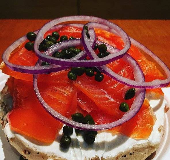 Bagel Boss | restaurant | 69-48 Main St, Flushing, NY 11367, USA | 7187362677 OR +1 718-736-2677