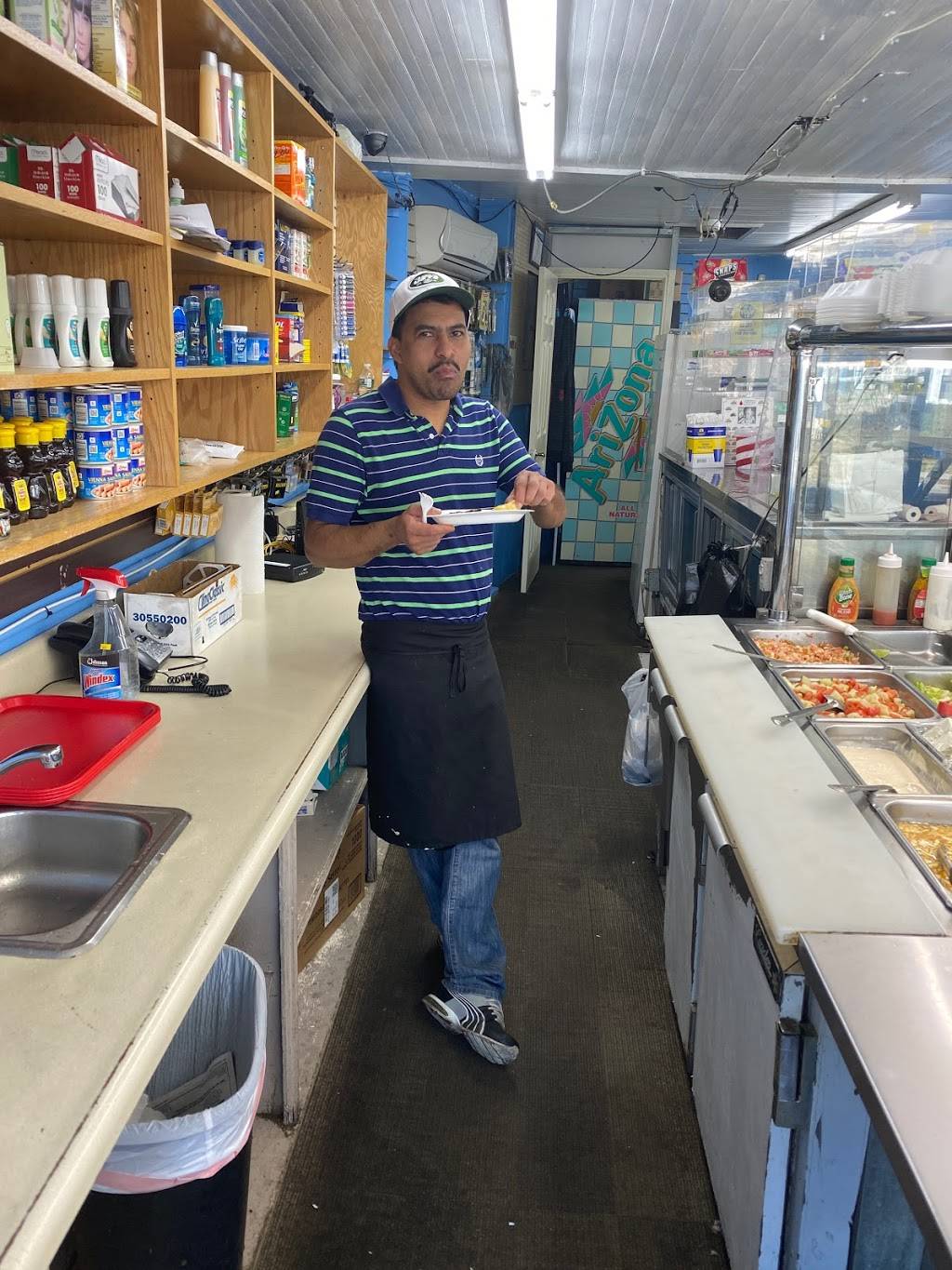 Santa Rosa Deli Taqueria and Pupuseria | meal delivery | 100 Bay Ave, Patchogue, NY 11772, USA | 6317303308 OR +1 631-730-3308