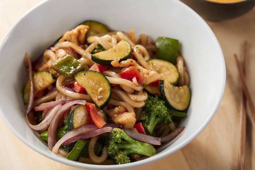 Yellowtail Sushi Bar & Asian Kitchen | restaurant | 3136 N Broadway, Chicago, IL 60657, USA | 7735281902 OR +1 773-528-1902